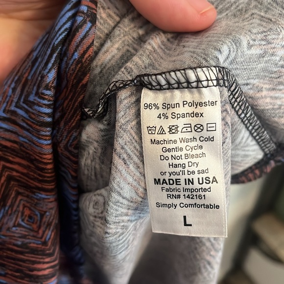 L LuLaRoe Randy Tee - Picture 2 of 2